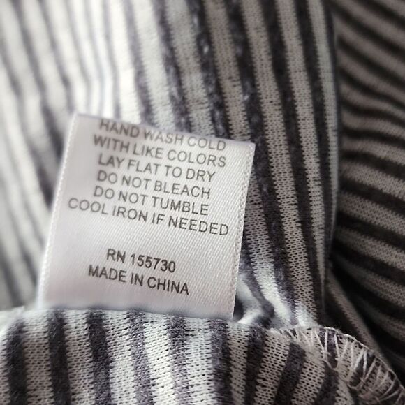 Rose + Olive Dark Gray Dotted Pullover Top Women's Plus 1X - Picture 5 of 7